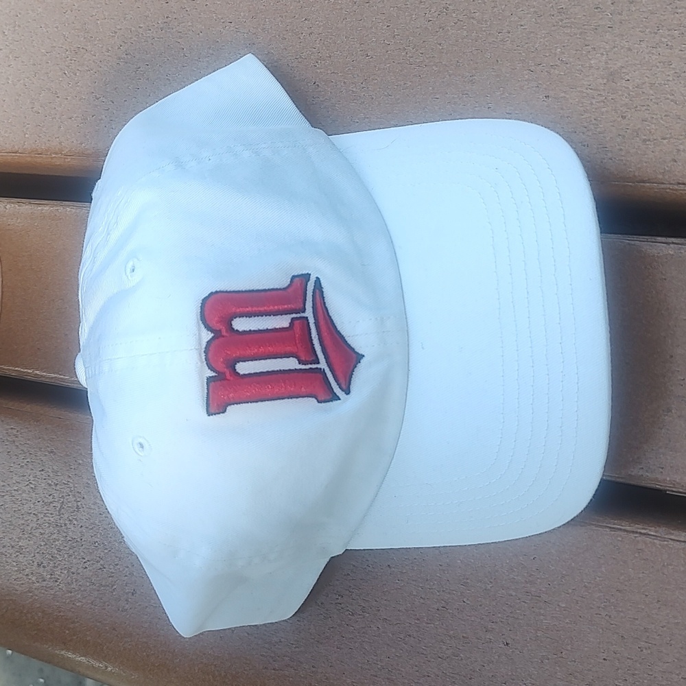 Fan Favorite MLB Minnesota Twins Embroidered White Red Logo Strapback Hat Cap
